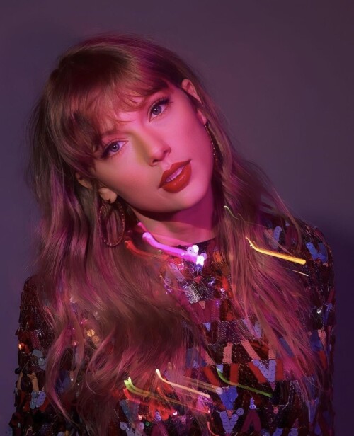 Taylor Swift R04009436003a2e94cc9