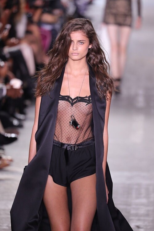 Taylor Hill 084.jpg.49026bd5b99d53d232e4ba2c84a2382cab8d02e1bf6fec40