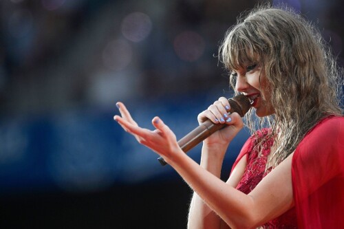 Taylor Swift The Eras Tour in Hamburg 07232024 23 d955cfe49cac7af4