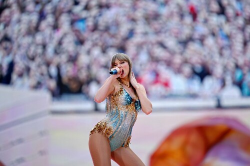 Taylor Swift The Eras Tour in London 06 21 2024 14 2b84acc552b89437
