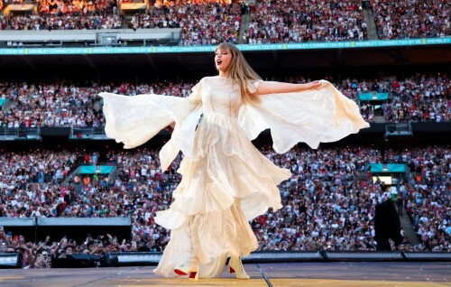 Taylor Swift The Eras Tour in London 06 22 2024 4 b21b65464097d509