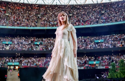Taylor Swift The Eras Tour in London 06 22 2024 5 55d9142c91e61fcf