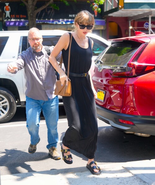 Taylor Swift out in New York 05 31 2023 8 204cd92de9e06c32