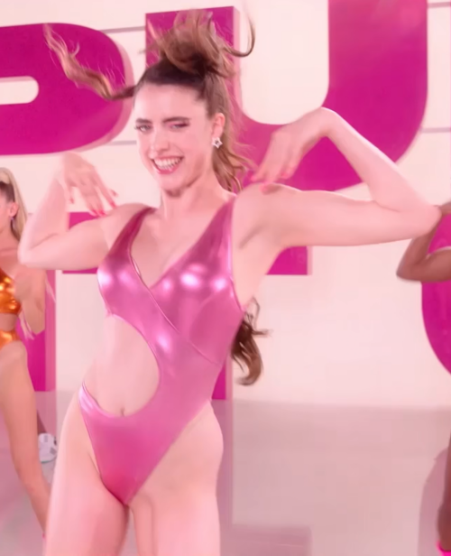 The-Substance---Margaret-Qualley-Dance-1.00_00_25_02.Still011bcaa44e45bb12fab