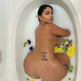 TheRealRebeccaJ-Images-691efdb8768d37eda31