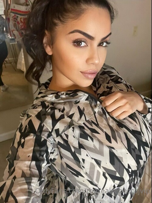 TheRealRebeccaJ Images 726de0e61a8b3e8ae8d