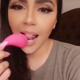 TheRealRebeccaJ-Images-913c905985417288aea