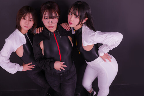 Three Juicy 02784be9082385d3fb