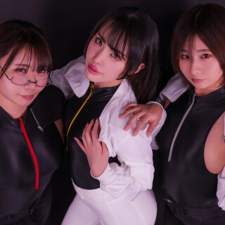 Three-Juicy-04e54c043020138748