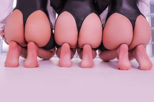 Three Juicy 139284a09838c75bd0d