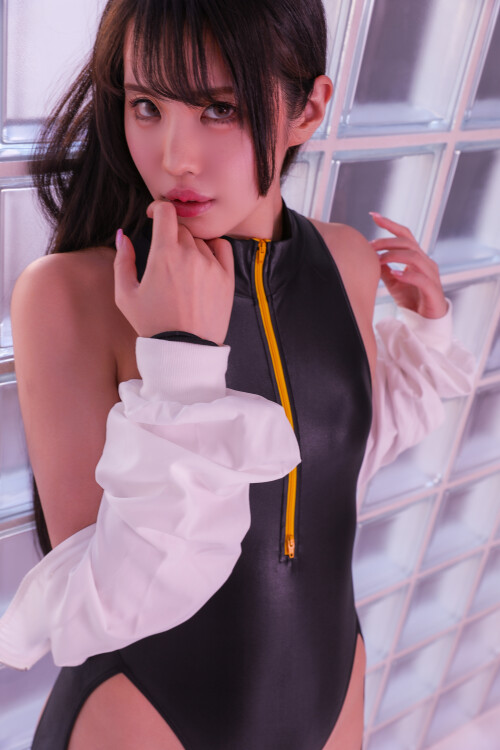 Three Juicy 160c6ee14cff8a26691