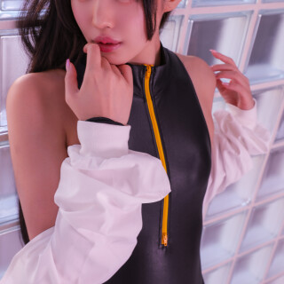 Three-Juicy-160c6ee14cff8a26691