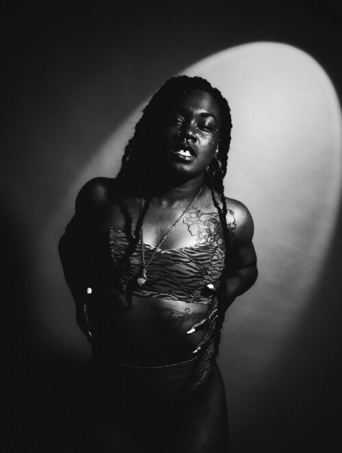 Trish Adora FUgfRgTWAAI9wlP