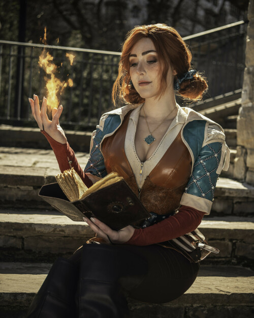 Triss 12e221700cd57b2490