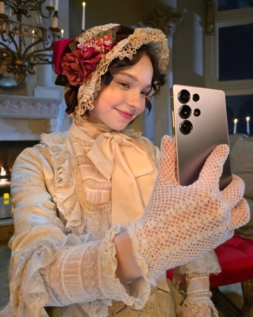 Turning ememyers into an 18th century lady Check GalaxyS25Ultra made it possible See more on our acc