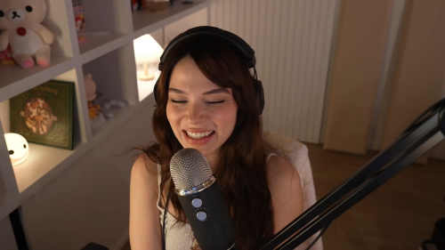 Twitch-Stream-2025-05-22-Chatting--Asmr.mp4_snapshot_00.18.07.85007fc112b8cb98460