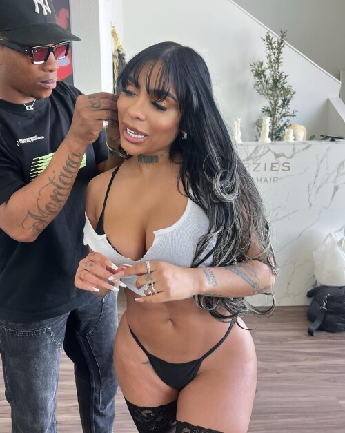 Type shit. 2404f694ddff97659