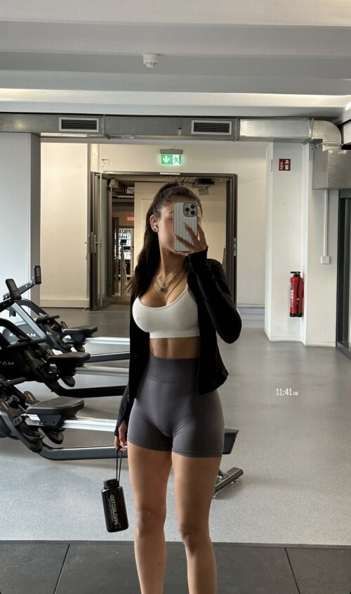 UDfNzYx1hfe568e0090f79e822