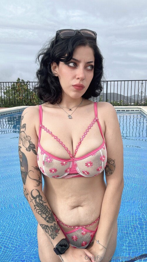 UK1B5X4005739efad3414f6e