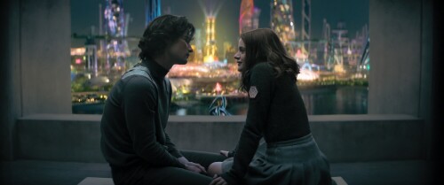 UGLIES. (L-R) Chase Stokes as Peris and Joey King as Tally in UGLIES. Cr. Courtesy of Netflix