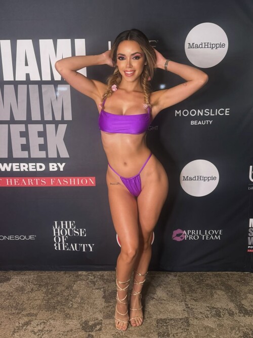 Unas del primer dia del swimfashionweek Cual es tu favoritaDesigner alexx.abe bikinibeach aus Make u