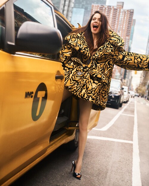 VF0625 Van Opener Molly Gordon Embed 0257c3ead8ac6d8052