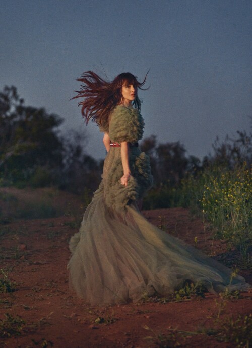 VF0722 Dakota Johnson embed02a