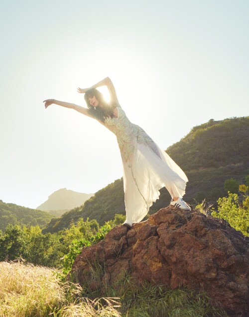 VF0722 Dakota Johnson embed04