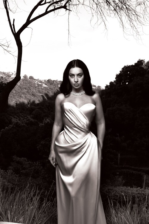 VF1025 VF Charli XCX 085789d6244cf691ab