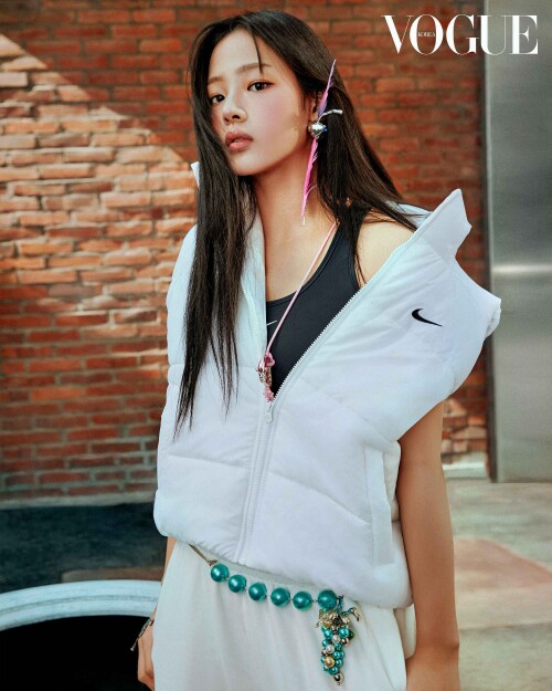 VOGUE 2024 11 04T030000.000Z 10f1afa56a2ccd5352