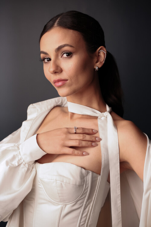 Victoria 00800404cfc14e85197