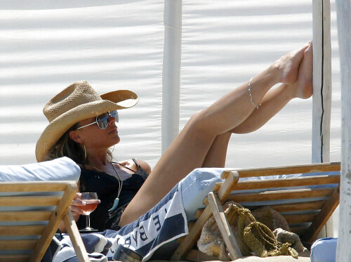 Victoria Beckham Feet 18094935fa195219c99b3f5