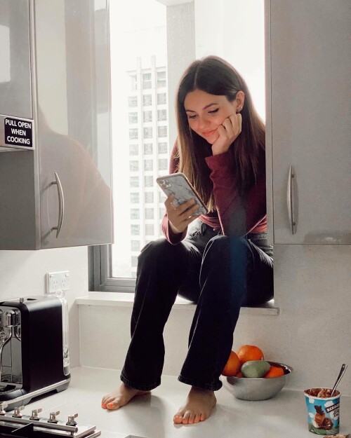Victoria Justice Feet 5938923