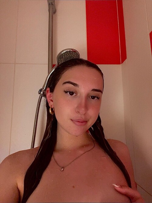 Victoriavtrx media 60747647653a49dd89e4a97c