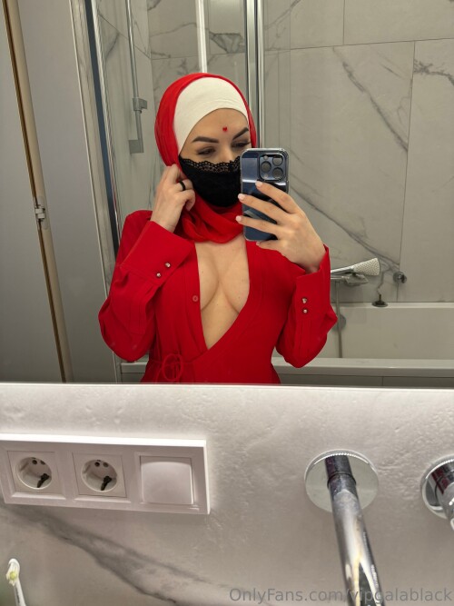 VipGalaBlack Images 704d35421e7c4e5211