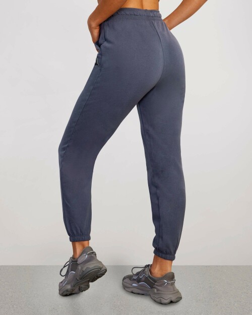 W5034 SEEKSWEATPANT DUSK back A