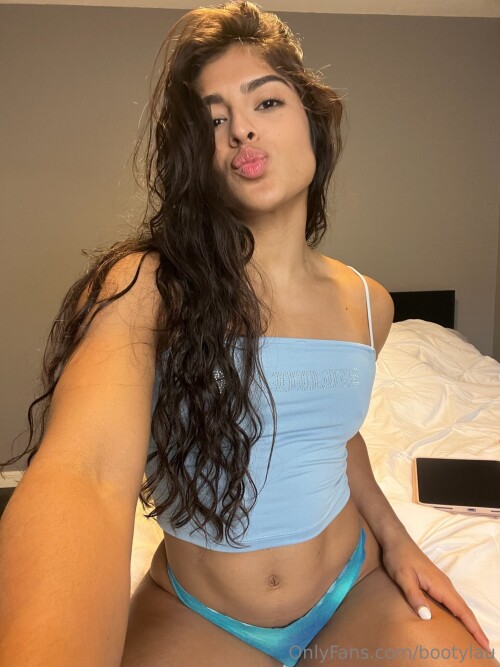 Wanna give me a little kiss f9ea794043ead5ea