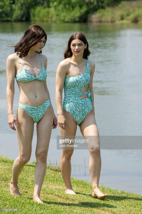 NEW ORLEANS, LOUISIANA - MAY 12: Alexandra Daddario Matches with Her Sister Catharine in Aerie Swimwear on May 12, 2022 in New Orleans, Louisiana. (Photo by Josh Brasted/Getty Images for Aerie)