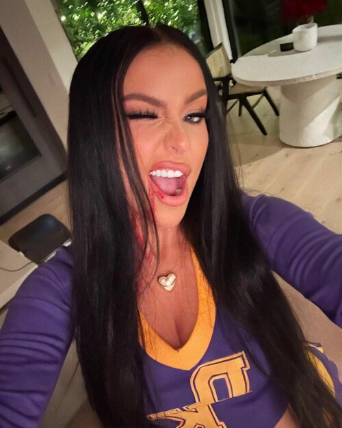 WcWcAXW5 oaa716e54ac6732d9