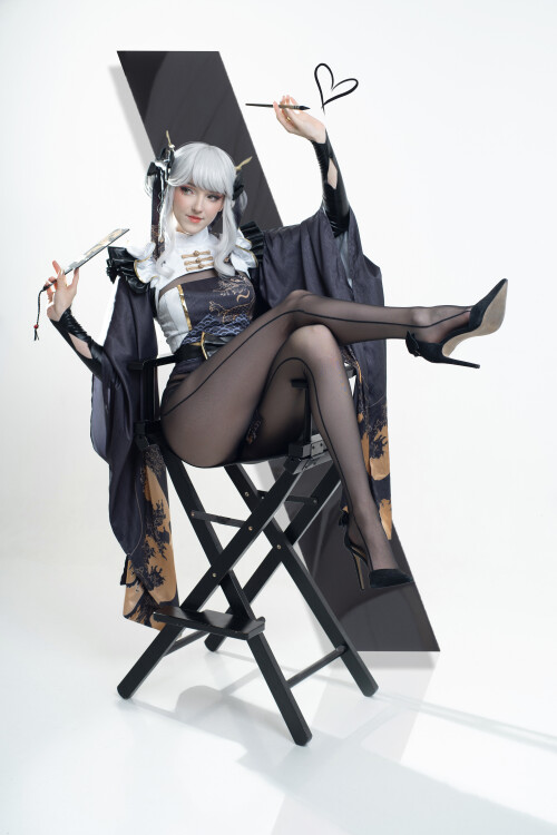 White-Rabbit-Blanc-18cae5856c987a4b83