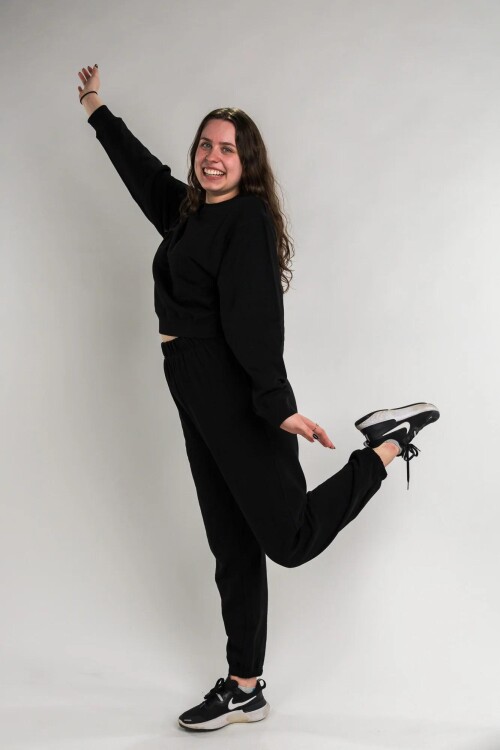 WomenSweats Black 2000pxForWeb 45e8cb2a516b89c674