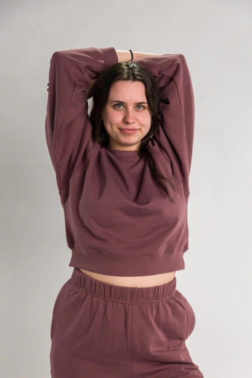 WomenSweats Red 2000px 1691e4ef3cfe3c320f