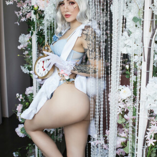 Wonderland-Boudoir-23b9d7ee97243a2d64a4b81909edfe30ae