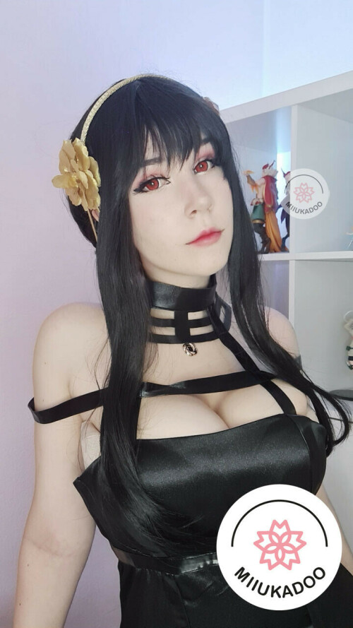 Yor Forger 17399a86e53582ae83