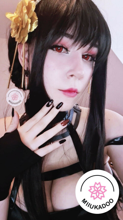 Yor Forger 422a347d380cb6bbeb