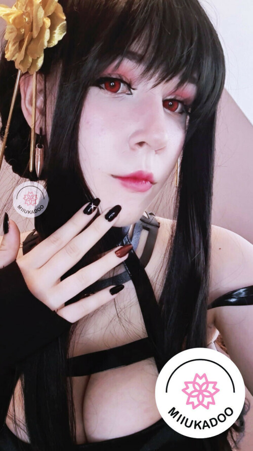 Yor Forger 4384cd7b6c3a901ab4