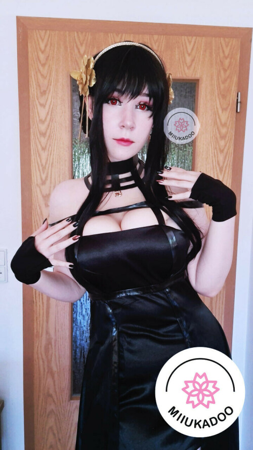 Yor Forger 58fe1f02affb93725b