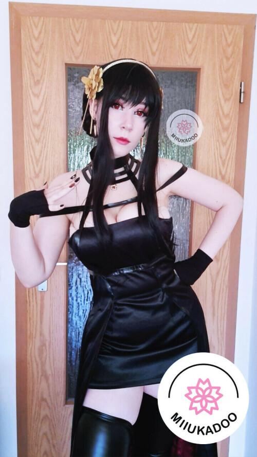 Yor Forger 591dac20e597d0db9a