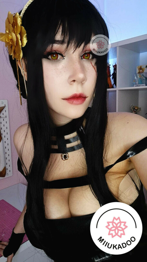 Yor Forger 62d678361f4fd0f673