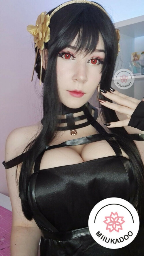 Yor Forger 7ef3c3a6832c98a9c